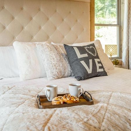New / 3 King Suites / Sleeps12 / View / 5 Mi To Pf / Hot Tub เซอเวียร์วีล ภายนอก รูปภาพ