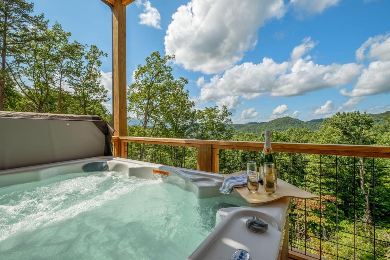 New / 3 King Suites / Sleeps12 / View / 5 Mi To Pf / Hot Tub เซอเวียร์วีล ภายนอก รูปภาพ