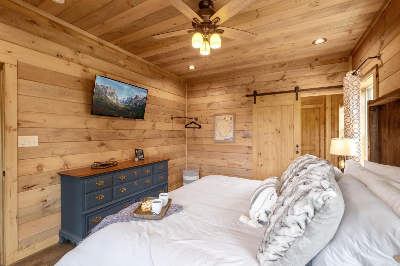 New / 3 King Suites / Sleeps12 / View / 5 Mi To Pf / Hot Tub เซอเวียร์วีล ภายนอก รูปภาพ