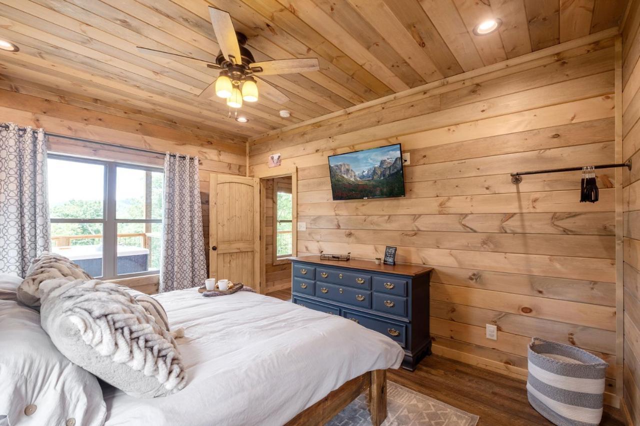 New / 3 King Suites / Sleeps12 / View / 5 Mi To Pf / Hot Tub เซอเวียร์วีล ภายนอก รูปภาพ